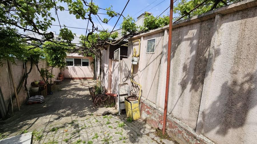 Casă individuală cu 6 camere cu Canalizare în Faleza Nord