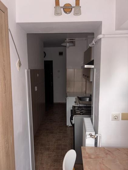 Garsonieră decomandată în UTA