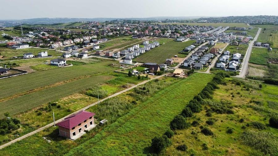 Teren de 2000 mp, în Miroslava