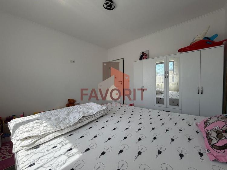 Duplex cu 3 camere cu Canalizare în Sânmihaiu Român