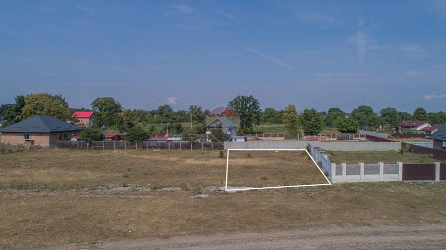 Teren Construcții intravilan de 600 mp, în Cărpiniș