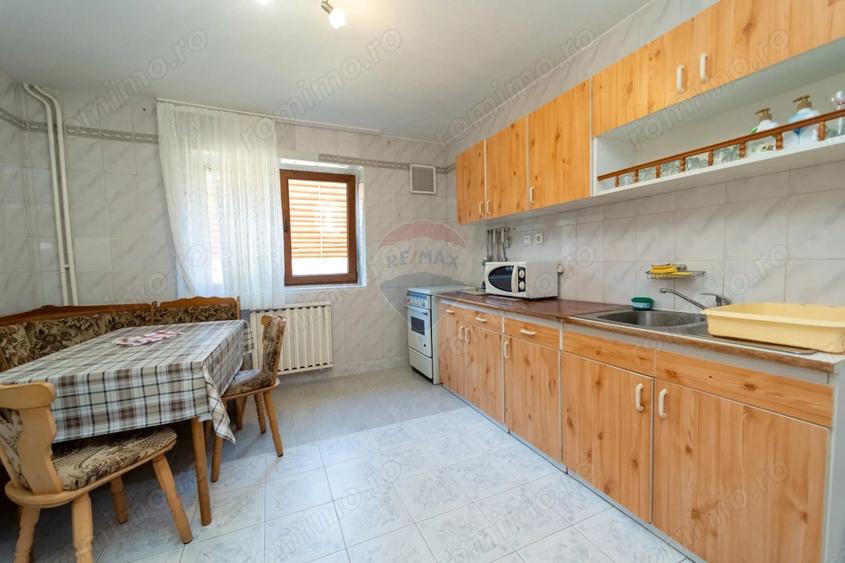 Casă cu 14 camere cu Teren 841 Mp în Cioplea
