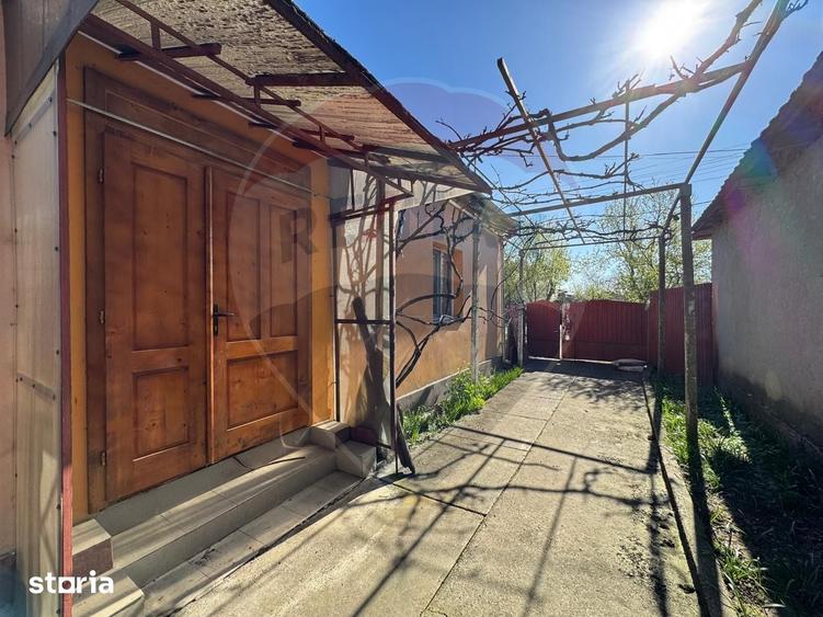 Casă cu 2 camere cu Teren 1172 Mp în Zădăreni