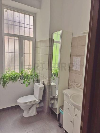 Birou, de 110 mp, în P-ța Universității