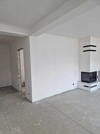 Casă cu 5 camere cu Teren 220 Mp în Pantelimon
