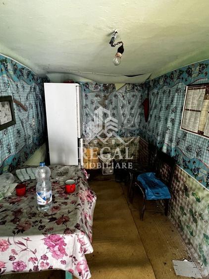 Casă individuală cu 6 camere cu Canalizare în Dealu Mic