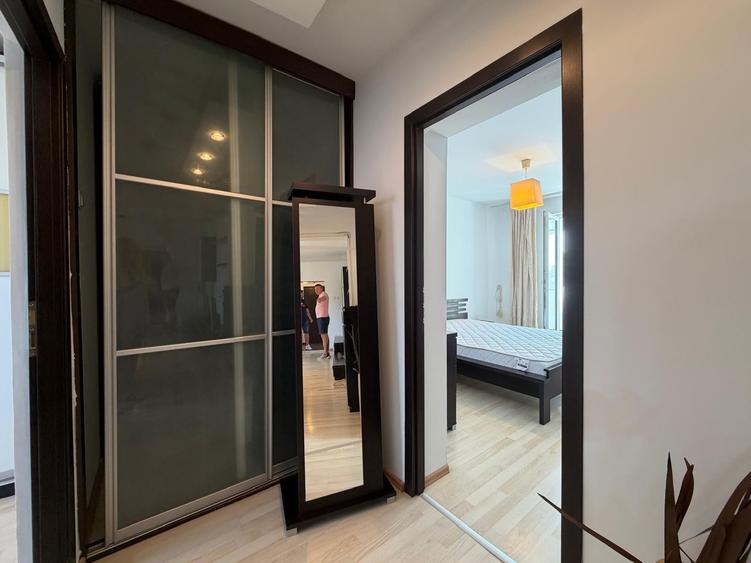 Apartament cu 3 camere semidecomandat în Titan