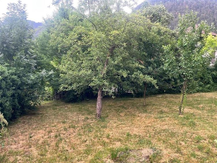 Casă individuală cu 5 camere cu Canalizare în Schei