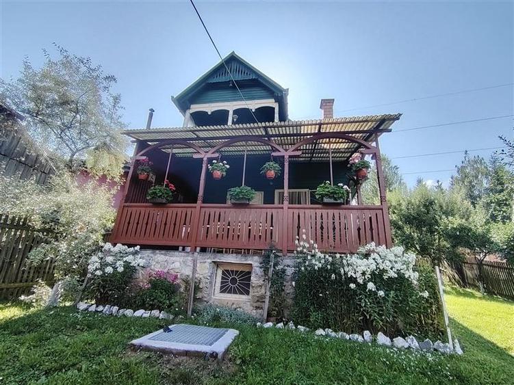 Casă individuală cu 4 camere cu Teren 327 Mp în Exterior Est