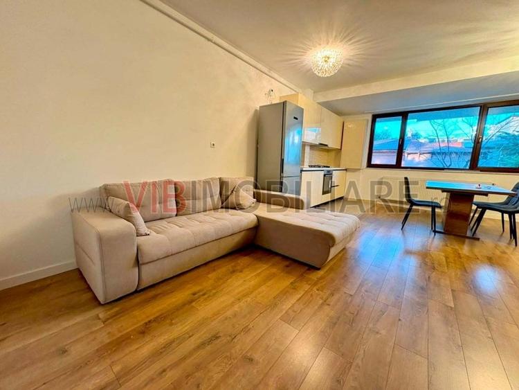 Apartament cu 3 camere semidecomandat în Crângași