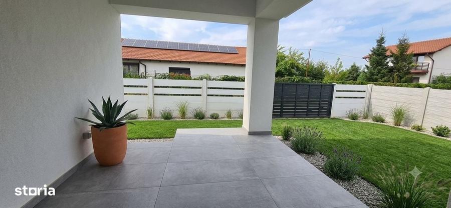 Casă cu 4 camere în Domnești