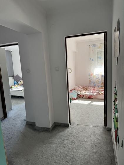 Apartament cu 3 camere decomandat în Spitalul Județean