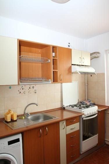 Apartament cu 2 camere decomandat, mobilat în Titan