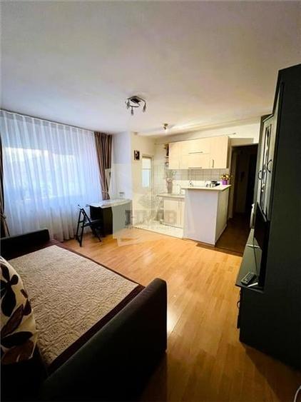 Apartament cu 3 camere nedecomandat, mobilat în Mihai Viteazul