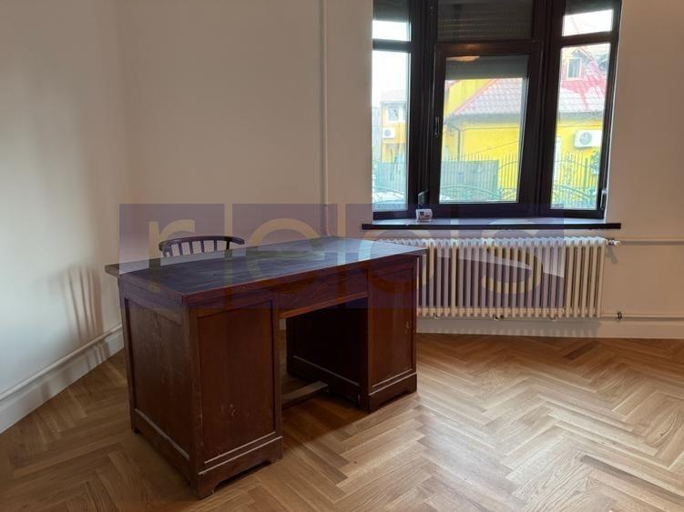 Casă individuală cu 6 camere cu Canalizare în Iancului