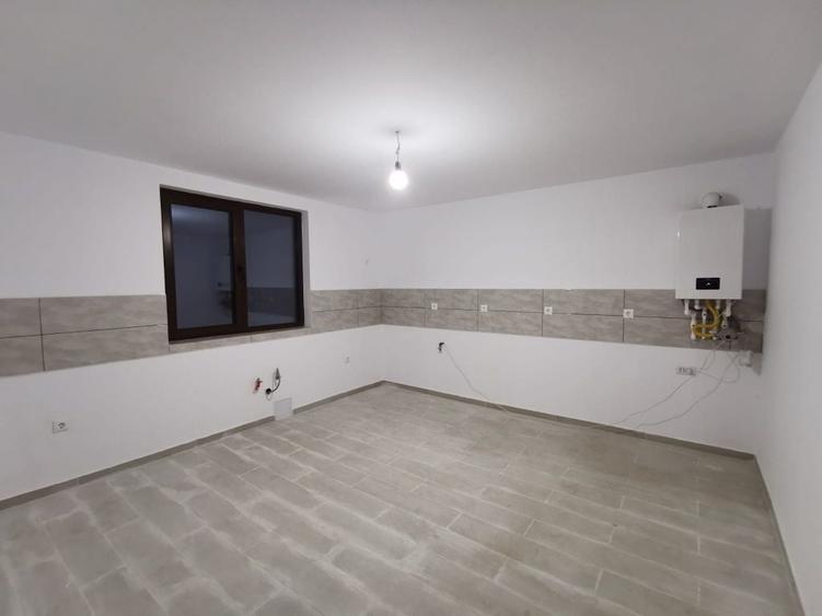 Casă cu 4 camere cu Teren 440 Mp în Chiscani