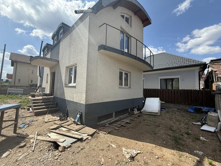Casă individuală cu 5 camere cu Canalizare în Someșeni