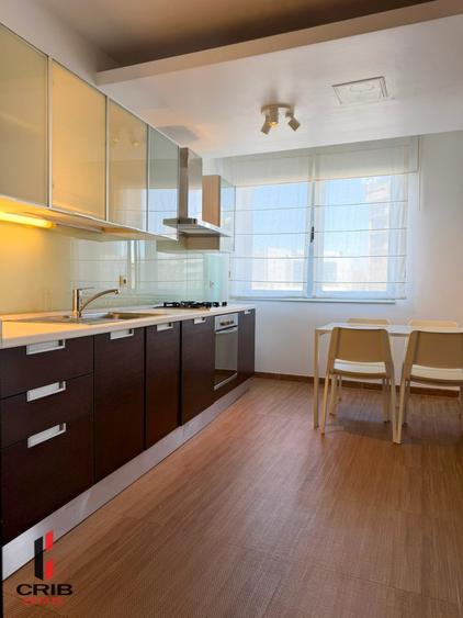 Apartament cu 3 camere decomandat, mobilat în Iancu Nicolae