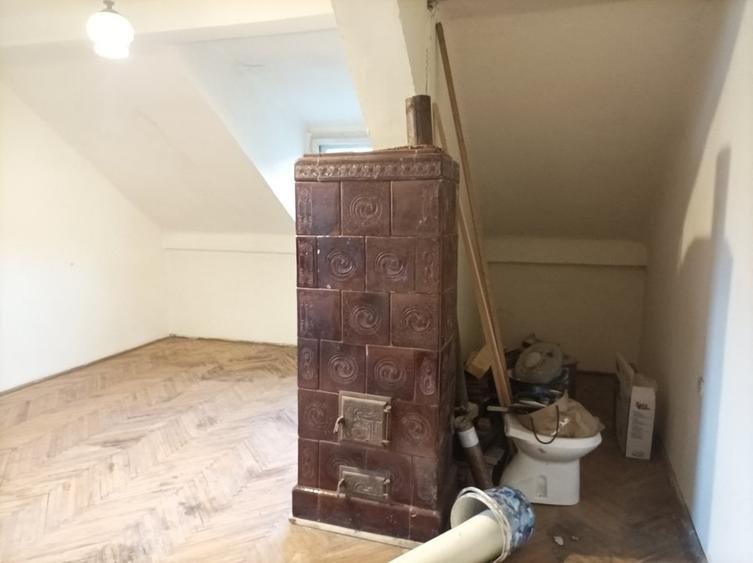 Apartament cu 3 camere semidecomandat în Central