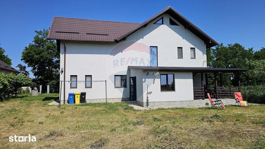 Casă cu 6 camere cu Teren 3600 Mp în Hănțești