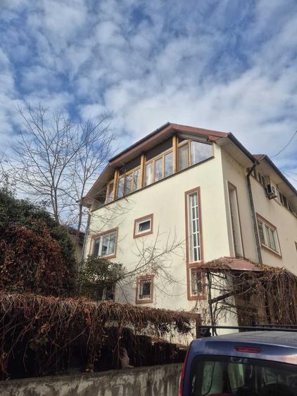Casă cu 4 camere cu Teren 203 Mp în Central