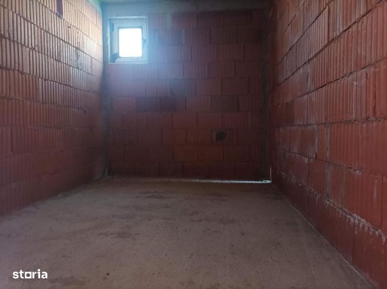 Casă cu 4 camere decomandat în Ghioșești