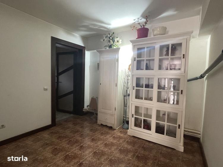 Casă cu 4 camere cu Teren 2000 Mp în Săvinești