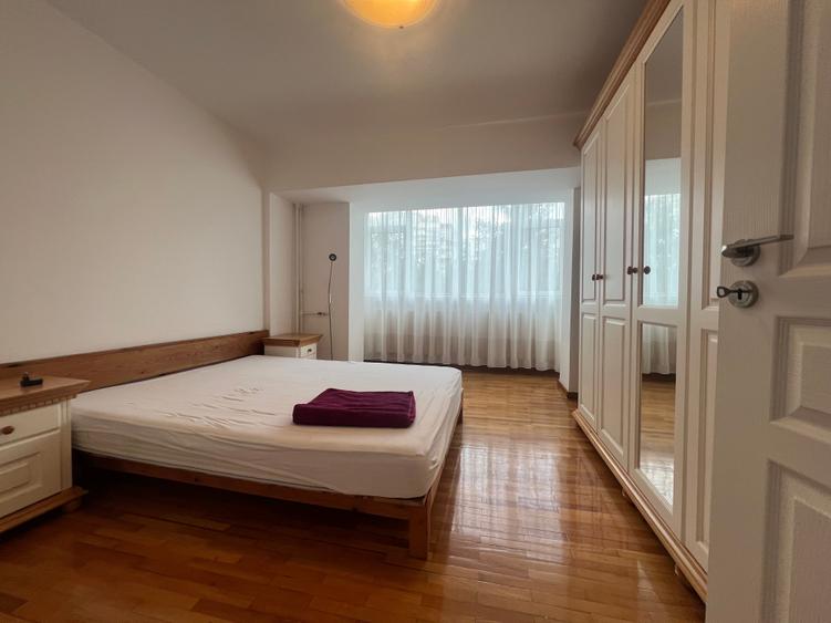 700€, stradal Unirii, spatios, etaj 1 - 7