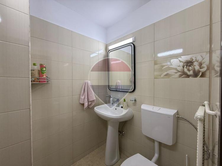 Apartament cu 3 camere decomandat, mobilat în Nerva Traian