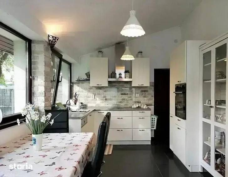 Casă cu 5 camere cu Teren 512 Mp în Mogoșoaia