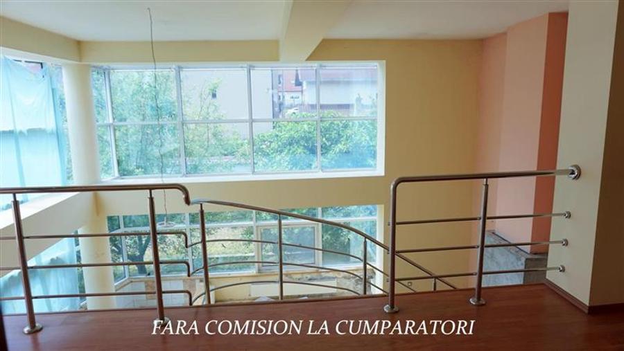 Casă individuală cu 12 camere cu Piscina în Central