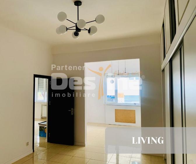 Apartament cu 3 camere semidecomandat în Universitate