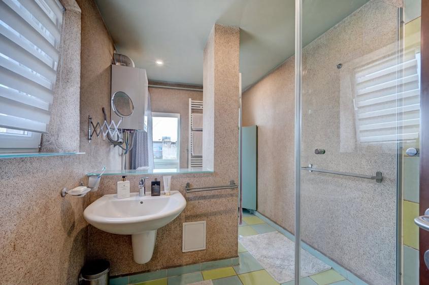 Apartament cu 2 camere decomandat, mobilat în P-ța Unirii