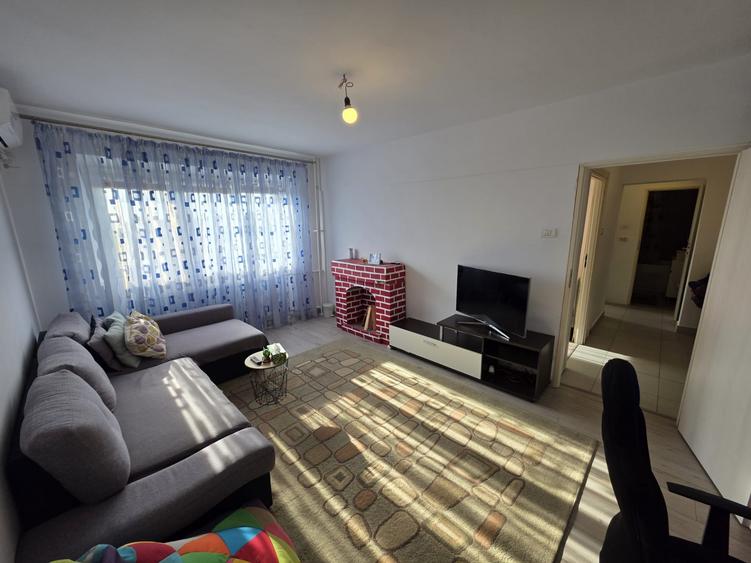 Apartament cu 3 camere decomandat, mobilat în Drumul Taberei