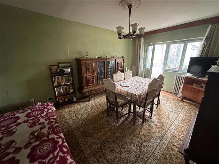 Apartament cu 3 camere decomandat în Bucovina