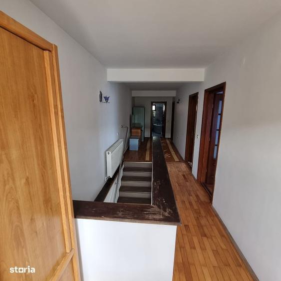Casă cu 3 camere în Central