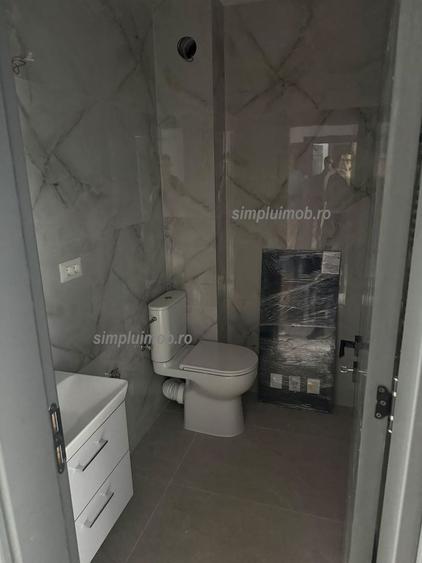 Apartament cu 3 camere decomandat în Metalurgiei