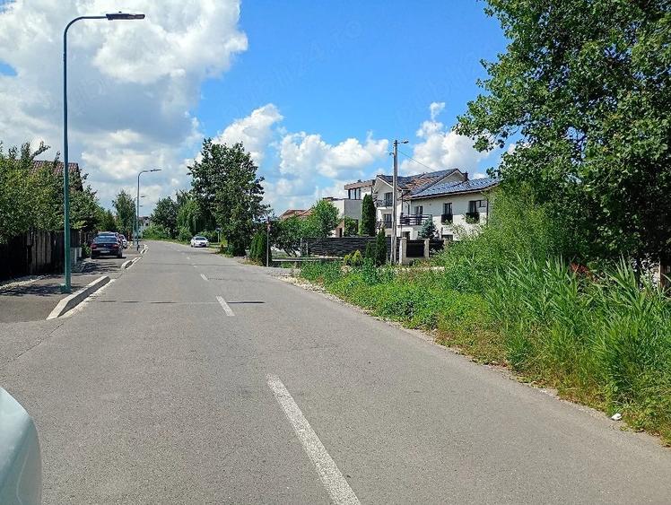 Teren de 1700 mp, în Stupini