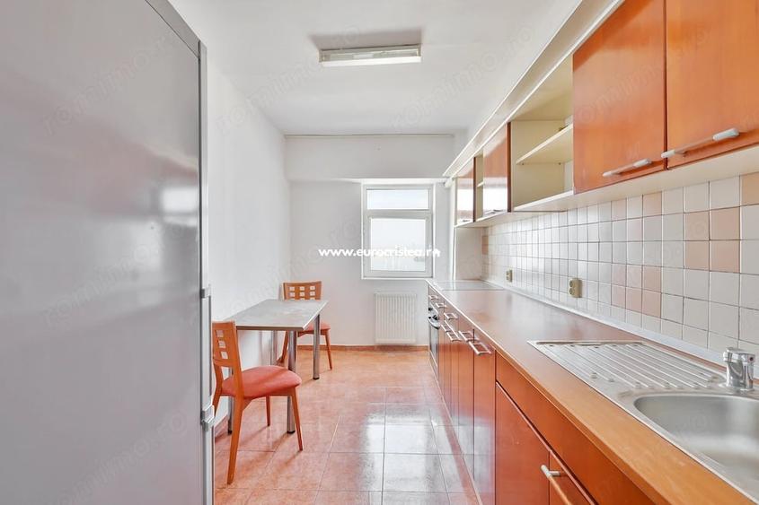 Apartament cu 2 camere decomandat în Est
