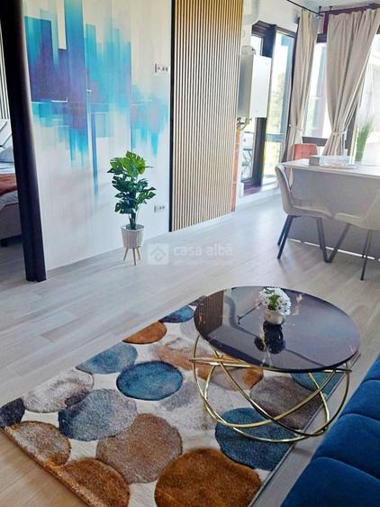 Apartament cu 2 camere semidecomandat, mobilat în Central