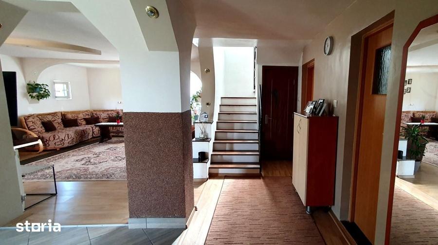 Casă cu 6 camere cu Teren 1000 Mp în Iosia