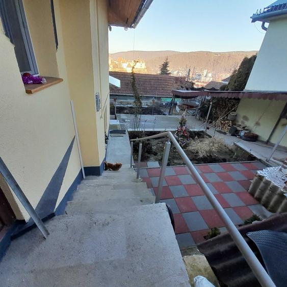 Casă cu 4 camere în Central
