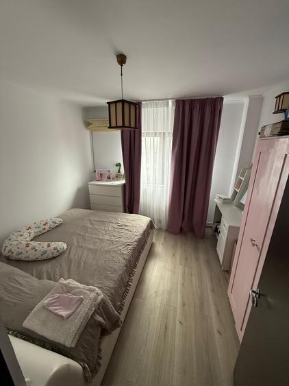 Apartament cu 3 camere semidecomandat în Doamna Ghica
