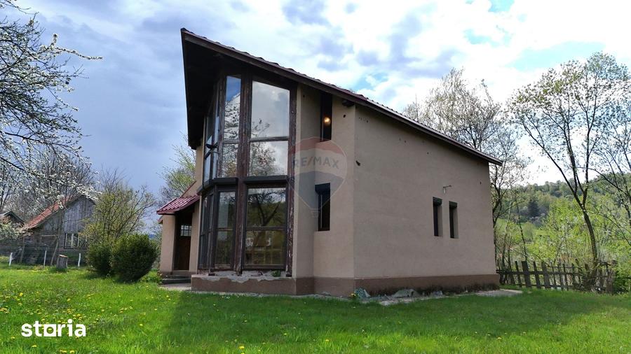 Casă cu 4 camere cu Teren 648 Mp în Moieciu