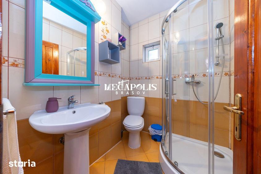 Casă cu Teren 1077 Mp în Central