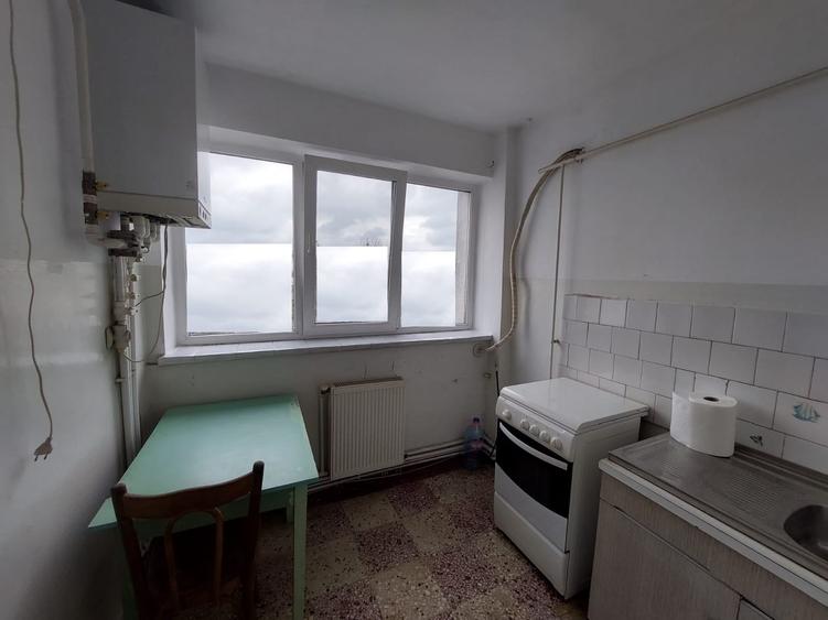 Apartament cu 3 camere semidecomandat în Gării