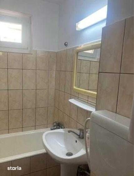 Apartament cu 3 camere în Drumul Taberei