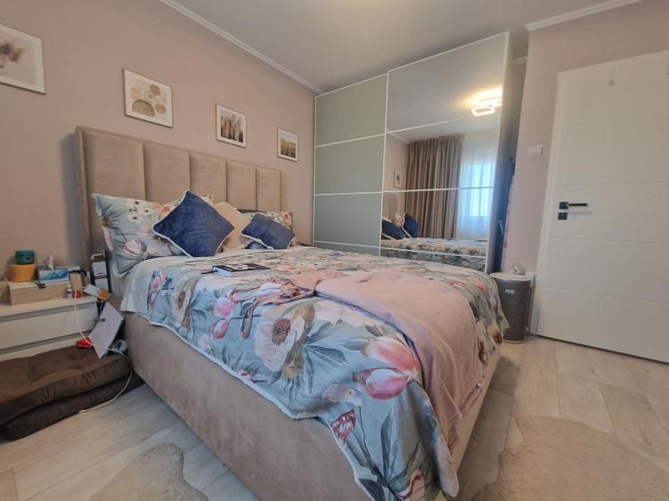 Apartament cu 3 camere decomandat în CET