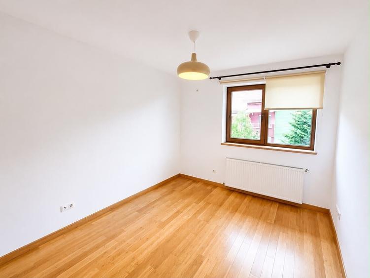 Duplex cu 6 camere cu Piscina în Iancu Nicolae