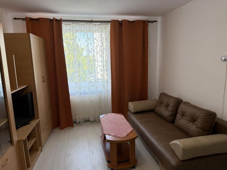 Apartament cu 2 camere semidecomandat, mobilat în Central
